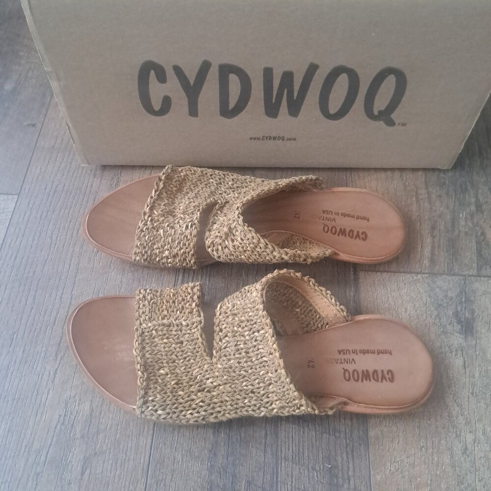 NIB CYDWOQ Brave Sandals Tan (42) 11